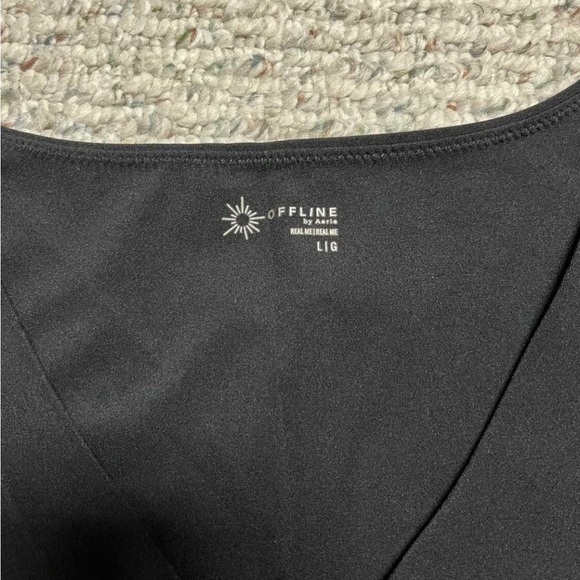 American eagle top. Grey. Large. Cropped. Black. Built in bra. Casual - Picture 3 of 5